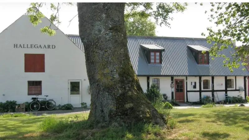 Hallegård på Bornholm, katalysator for det bornholmske madeventyr og kendt af titusinder af ferie-gæster som kulinarisk kraftcenter, etablerer nu et såkaldt pilotprojekt i form af et klima- og miljø-eksperimentarium.