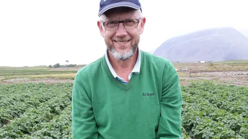 Benny Jensen, direktør i BJ-Agro, anbefaler bladgødning til at afhjælpe mangel på næringsstoffer. Foto: BJ-Agro.