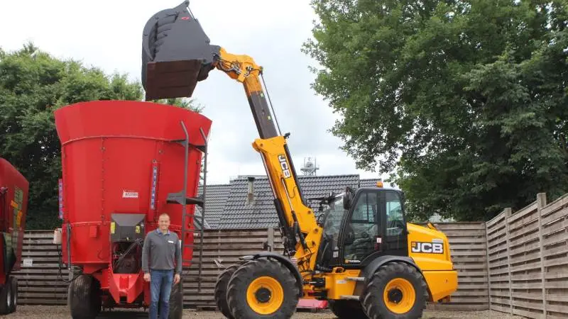 Rækkevidde og robusthed er to af nøgleordene, når Martin Madsen, Brøns Maskinforretning, skal beskrive JCB TM320s.