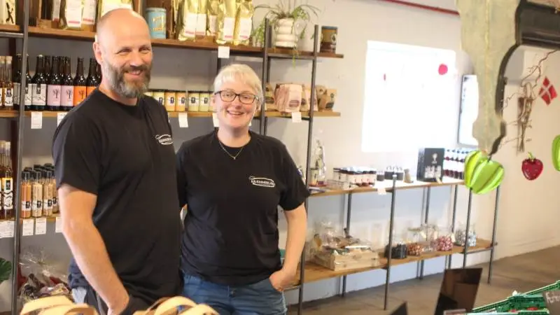 Femte jordbærsæson for Lars og Dorthe Kjærgård Pedersen er ved at være overstået.