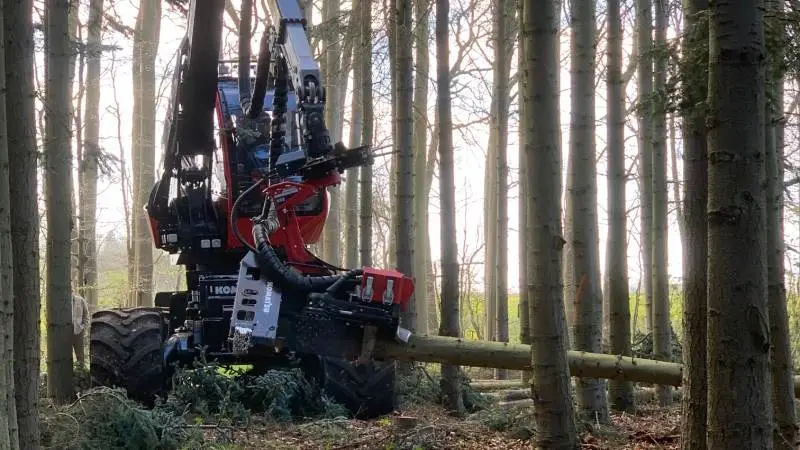 Komatsu 901 XC er fra Komatsu Forests nye XC-produktserie, der indeholder maskiner og værktøjer, der er specielt designet til meget udfordrende forhold, heraf navnen XC, der står for »Extreme Conditions«.