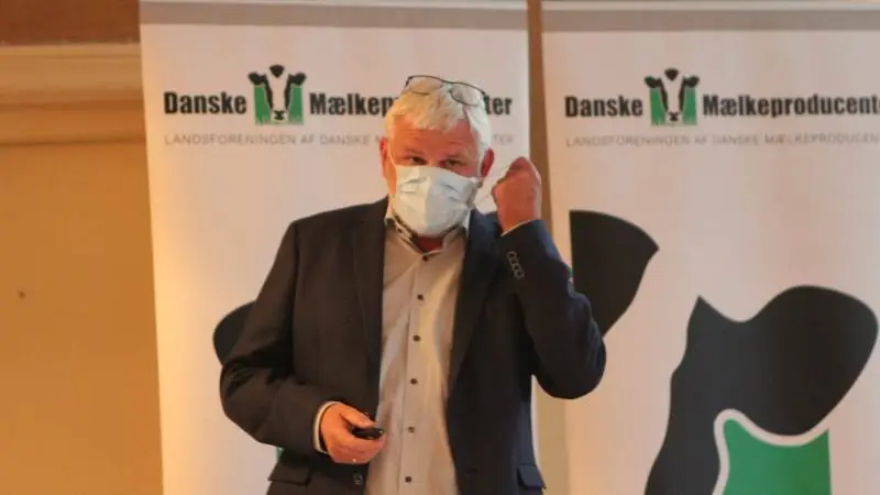 LDM-formand Kjartan Poulsen tog mundbindet i brug under beretningen. Ikke af corona-frygt, men som et filter til den mest kradse Arla-kritik. Fotos: Christian Carus
