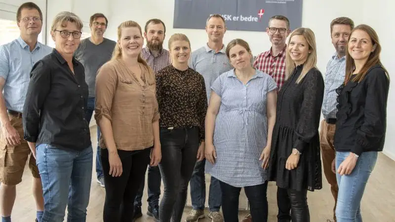 De 11 RISE-konsulenter fra Agri Nord og deres underviser. Fra venstre: planteavlskonsulent Torben B. Hansen, økonomikonsulent Betina Katholm, Lektor Christian Thalmann, School of Agricultural, Forest and Food Sciences, HAFL i Schweiz, økologikonsulent Malene Hangstrup Kræfting, planteavlskonsulent Emil Hagelskjær Dollerup, natur- og projektkonsulent Mette Møller Ragborg, strategisk rådgiver Carsten Aarup, natur- og projektkonsulent Kirsten Badawi Plesner, miljø- og oplandskonsulent Rune Hjortbak