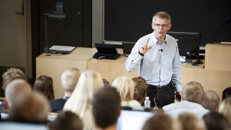 Rektor på Aarhus Universitet Brian Bech Nielsen foreslår sammen med universitets bestyrelsesformand, den tidligere kommissær Connie Hedegaard, at der oprettes et nationalt center til bæredygtigt landbrug. Foto: Roar Lava Paaske