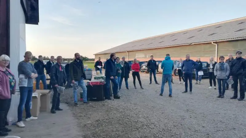 Et velbesøgt bedriftsbesøg, da SLF og Syddansk Kvæg havde inviteret til at se bedriften ved Lintrup – et bedriftsbesøg, der fandt sted inden forsamlingsrestriktionerne på max. 50 personer grundet corona-smitten.