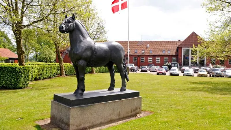 Det er en bred kreds af folk med interesse for landbruget, der står bag konferencen om miljøregulering den 14. maj på Bygholm Landbrugsskole (billedet). Arkivfoto