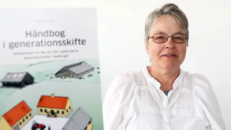 »Håndbog i generationsskifte« sætter fokus på handler i landbruget. Bogen er skrevet af Ellen Marie Sørensen Kaae, som skrev og udgav bogen, inden hun gik på pension.