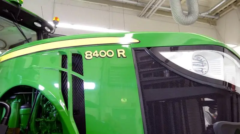 John Deere er et mulehår foran New Holland i marts måneds traktorstatistik. Sammen tæller mærkerne John Deere og New Holland nu halvdelen af de nye traktorer, der registreres i Danmark. Foto: Bøje Østerlund