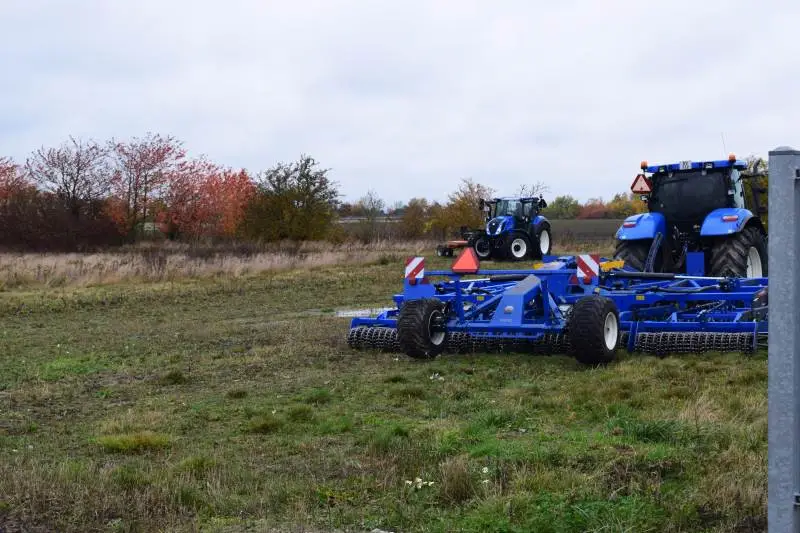Til demonstrationerne kørte New Hollands mest populære traktor, T7.270 AutoCommand, i marken udstyret med en New Holland-plov, dæktryksregulering og plovkontrolsystem. Foto: Jørn Chr. Jervelund