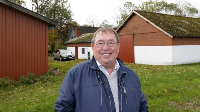 Hvis der hører under to hektar jord til en ejendom og landbrugspligten er fjernet, vil realkreditinstitutterne som udgangspunkt ikke låne penge til en interesseret køber, hvis udbygningerne er over 400 kvadratmeter, forklarer Jørgen Larsen.