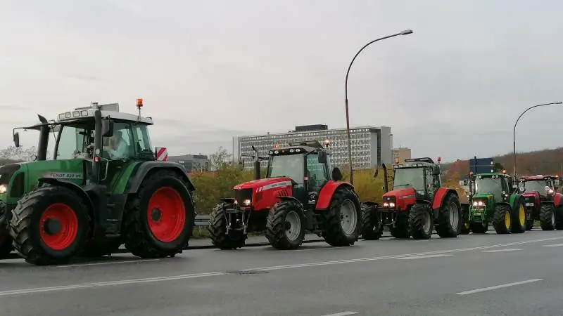 Omkring 200 landmænd troppede op med deres traktor til demonstration i Aalborg. Foto: Christian Carus
