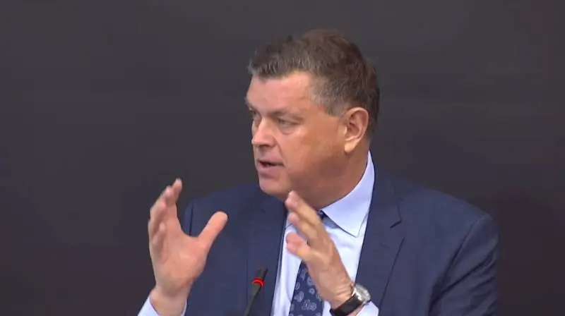Tirsdag morgen var fødevareminister Mogens Jensen (S) i åbent samråd om den manglende lovhjemmel til at aflive raske mink uden for smittezonerne.