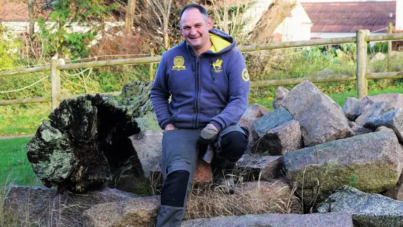 Peter-Martin Staugaard, Bjergagergaard, donerer cirka 25 kubikmeter sten til Kolding Stenbank.