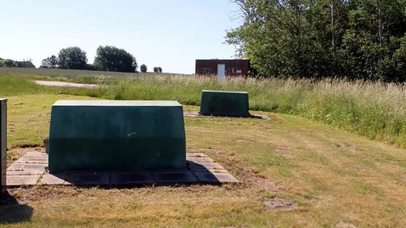 Kommuner og lodsejere har frem til udgangen af 2022 til at nå til enighed om frivillige aftaler. Sker det ikke, er et bredt flertal i Folketinget enig om, at der skal laves et generelt forbud mod brug af sprøjtemidler i BNBO.