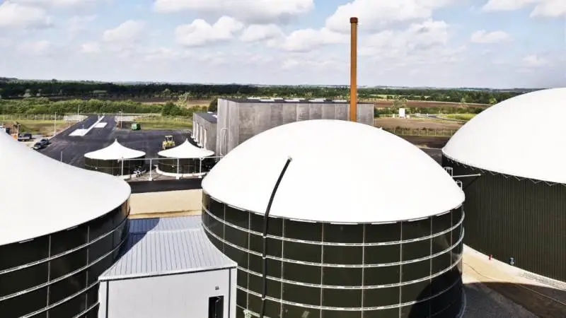 Der er i forvejen en række biogasanlæg i Sønderjylland, her Sønderjysk Biogas. Et mere ved Kværs er for meget af det gode, mener landmand Lars Lenger. Foto: Christer Holte