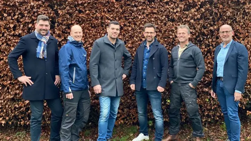 Ny og gammel bestyrelse er her samlet. Fra venstre Henrik Bovbjerg, Simon Kvartborg, Bertel Bovbjerg, Martin Krusborg Jakobsen, Bertel Hestbjerg og Ivan Damgård. Foto: Bovbjerg Genetics A/S