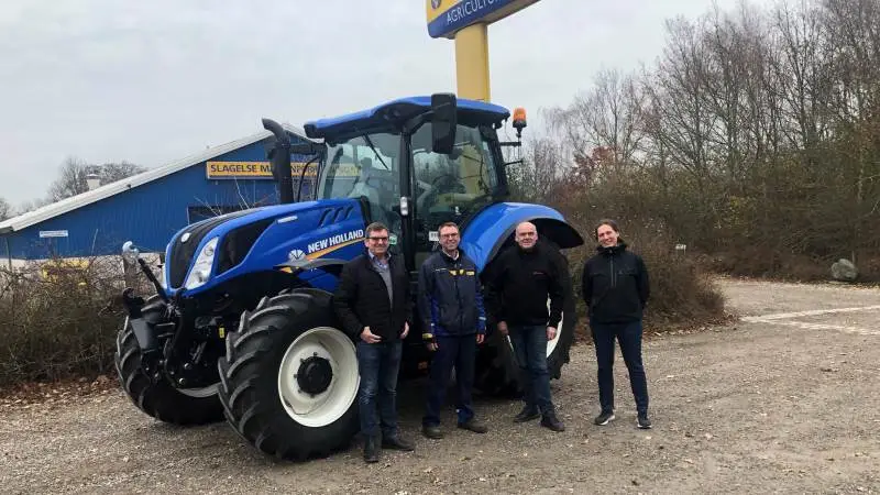 Foto fra Slagelse Maskinforretning: Der er personerne fra venstre Bjarne Obel (Sivertsen), Torben Nielsen (Slagelse Maskinforretning), Niels Lauritzen (Slagelse Maskinforretning) og Toni Øbakke (Sivertsen)