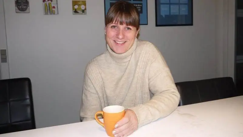 Efter 23 år som landmand og svinerådgiver med hovedparten af karrieren i farestalden har Karina Mikkelsen valgt at blive selvstændig rådgiver. Hun ved, at de primære udfordringer er diarré og alt for høj pattegrisedødelighed i farestalden. Foto: Anette Eckholdt