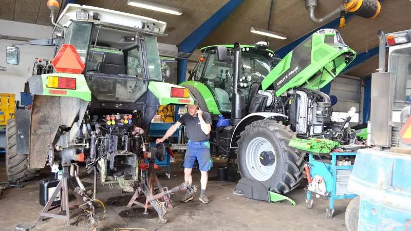 Deutz-Fahr fylder godt op i værkstederne i Brørup og Ølgod, og det er folkene bag maskincenteret sikre på også vil fortsætte fremover.