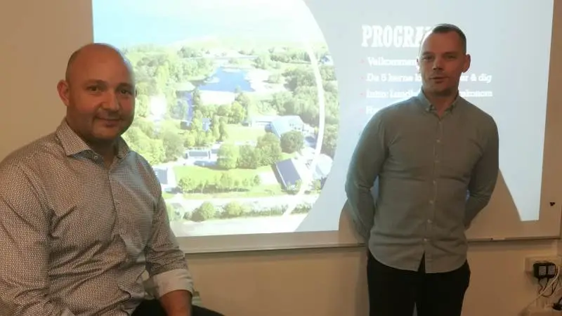 Forstander Jacob Autzen (tv) glæder sig til at tage imod de kommende agrarøkonomstuderende, især efter en nytænkning af uddannelsen, som Søren M. Boelsmand er forløbskoordinator for. Foto: Nordjyllands Landbrugsskole