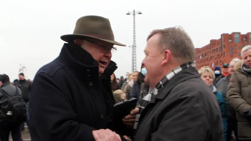 Jens Peter Aggesen havde et par ord at sige til tidligere statsminister Lars Løkke Rasmussen efter sidstnævntes tale til traktordemonstrationen i København i november sidste år. Foto: Lasse Ege Pedersen
