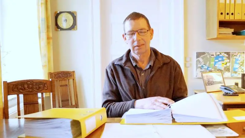 Det er helt groteskt at en sag mellem et kommunalt ejet varmeselskab og deres kunder skal kunne gå ud over halmleverandører, mener næstformand i Danske Halmleverandører, Knud-Erik Clausen. Arkivfoto