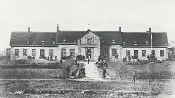 Sådan så Lyngby Landboskole ud,
da den åbnede for 150 år siden