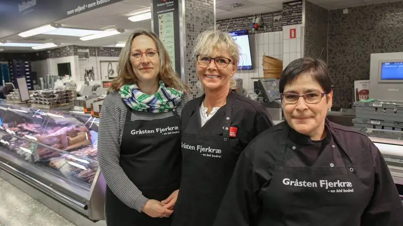 Gråsten Fjerkræs Birgitte Møller sammen med SuperBrugsens delikatesse-medarbejdere Britta Sørensen og Irene Enoksen, der skal bemande den nye shop-i-shop afdeling.