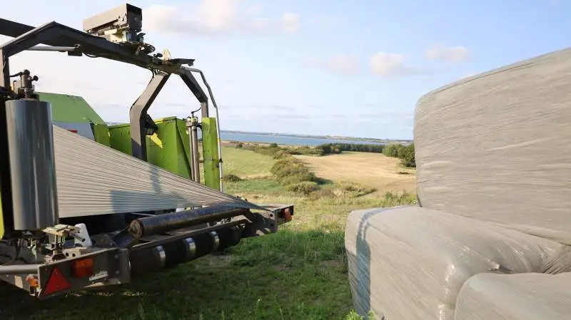 Den nye wrapfilm er det seneste år blevet gennemtestet for at sikre, at kvaliteten stemmer overens med DLG´s standarder for wrapfilm. Det er Skandinavisk Landbrugsplast, der har stået for den del.