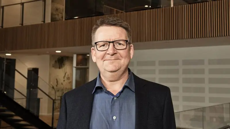 - Jeg er tilfreds med, at vi har realiseret næste etape af salget af jorden i Vestrumænien. Vi får realiseret og synliggjort en del af merværdierne fra vores jordportefølje og dermed vores reelle egenkapital, siger Anders H. Nørgaard, der er administrerende direktør for selskabet.