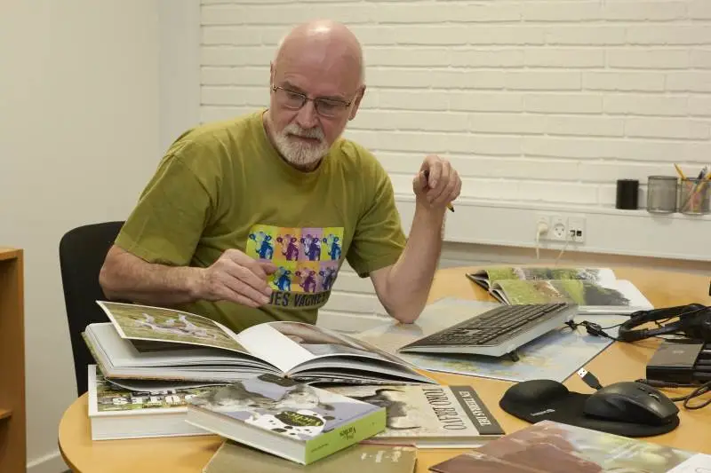 70 års fascination og interesse for køer har fået Anton Raundahl til at skrive en ko-bog om alt det, han selv synes er spændende.