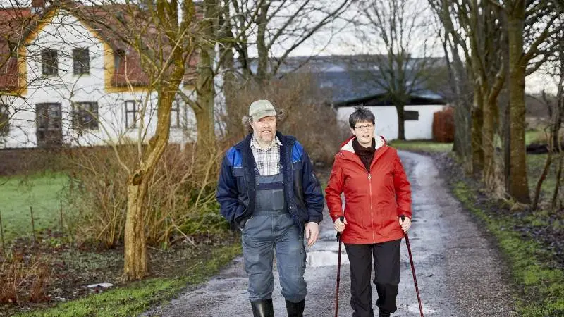 Lars Jeppe Banke Sørensen er landmand ligesom hans far og farfar var det. Men nu skal der ske noget andet. Aase og Lars Sørensen vurderer, at Ørnelund sandsynligvis vil blive købt til sammenlægning. Foto: Torben Worsøe