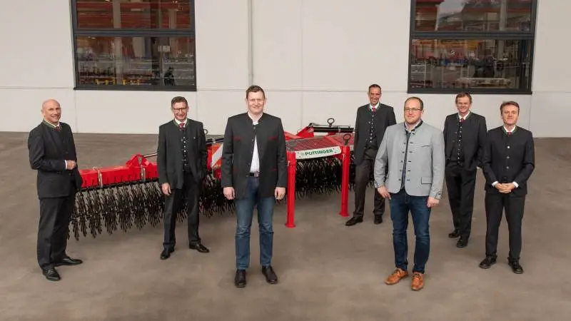 Pöttinger udvider produktsortimentet fra 1. august 2021 med mekaniske maskiner til ukrudtsbekæmpelse. Det drejer sig om stjernerensere, blindstrigler og radrensere, der tidligere har været produceret af CFS Cross Farm Solution i Tyskland, som har specialiseret sig i mekaniske maskiner til ukrudtsbekæmpelse.