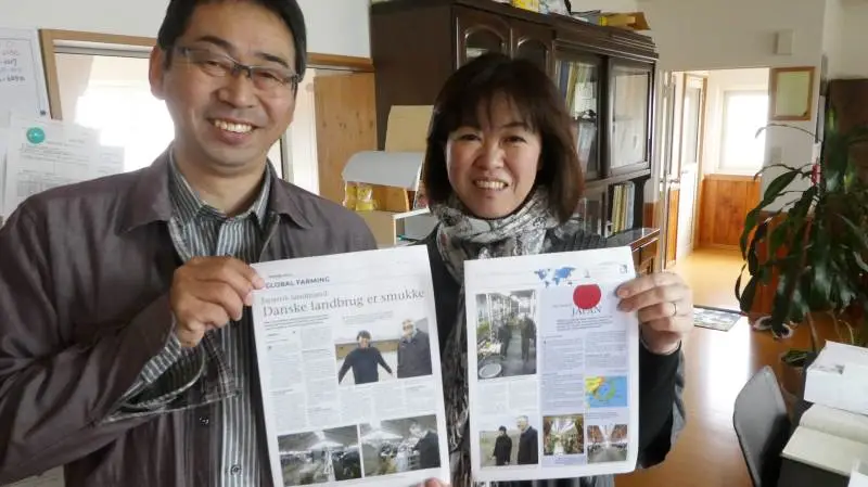 Mælkeproducent Toshi Kita og hans kone, Yumi, er forældre til den unge, japanske landmand, Ryotara Kita, der netop er startet praktik i Jylland. De har naturligvis læst artiklen i Effektivt Landbrug om deres søn. Fotos: Jørgen P. Jensen