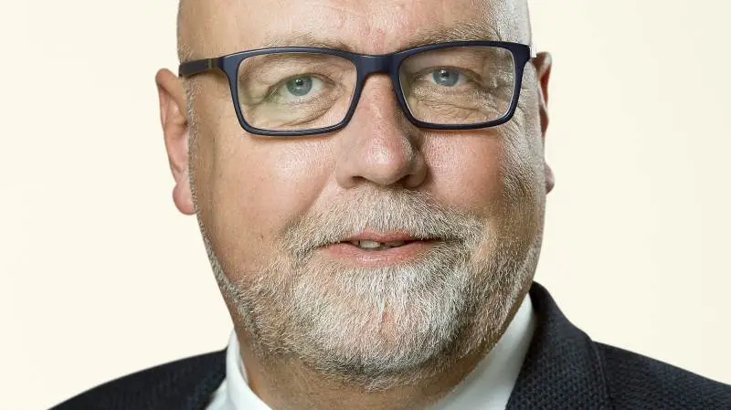 Taktisk spilfægteri og truende bagtæppe