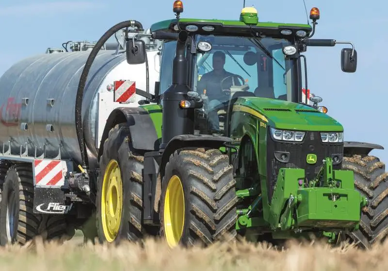 Traktorsalget buldrer frem i Danmark. Salget er gået op med 18 procent for januar og februar måneder, men alene i februar måned steg salget med næsten 48 procent. Det er John Deere, som fører an i februar måneds traktorstatistik med hele 42 solgte traktorer og en markedsandel på 28 procent. Der blev i alt solgt 149 traktorer i februar måned mod 101 i samme periode sidste år. Arkivfoto