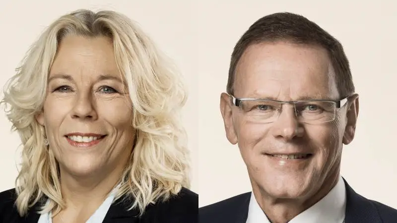 Dansk Folkepartis Lise Bech og Venstres Erling Bonnesen fortæller, at forhandlingerne om en miljø- og klimaftale på Christiansborg endnu ikke er begyndt. Fotos: Steen Brogaard