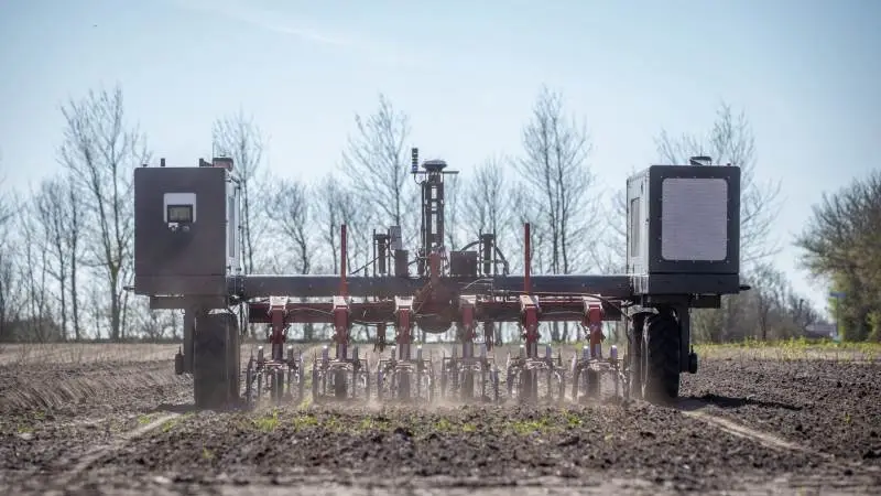 Fredag den 28. maj vil man kunne opleve avancerede robotter klare opgaverne i marken. Det sker ved Stauning Lufthavn ved Skjern.