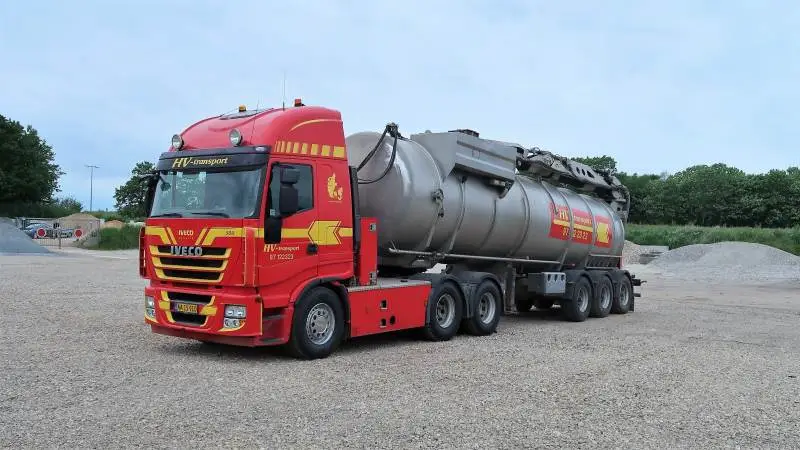 Den første biogas-lastbil er leveret, men den koster 25 procent mere i afgifter til staten end en dieselbil. Foto: Karsten Himmelstrup.