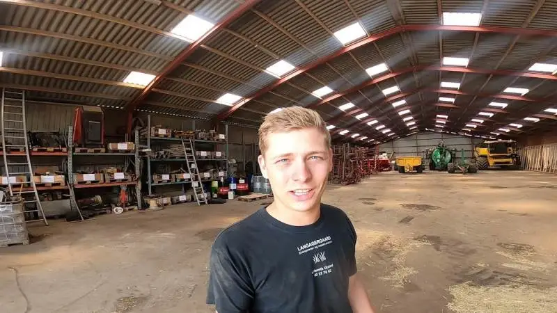 Følg med i næste uge, når Mikkel Smedegaard er klar med sin første Effektivt Landbrug HØST-TOUR 2021 VLOG omkring høsten på Langagergaard i Østjylland. - Og I kan godt glæde jer! Hver uge er vi klar med en ny VLOG fra Mikkel, der kan ses på www.effektivtlandbrug.dk.