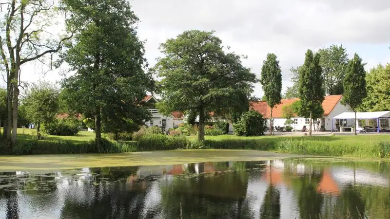Lille Grynborgs Bed & Breakfast ligger i landsbyen Ravnebjerg og har fungeret som sådan siden 1. maj 2000. 1. maj 2017 overtog Rikke og Anders Kjærgaard ejendommen og virksomheden efter hendes forældre. Fotos: Henriette Lemvig