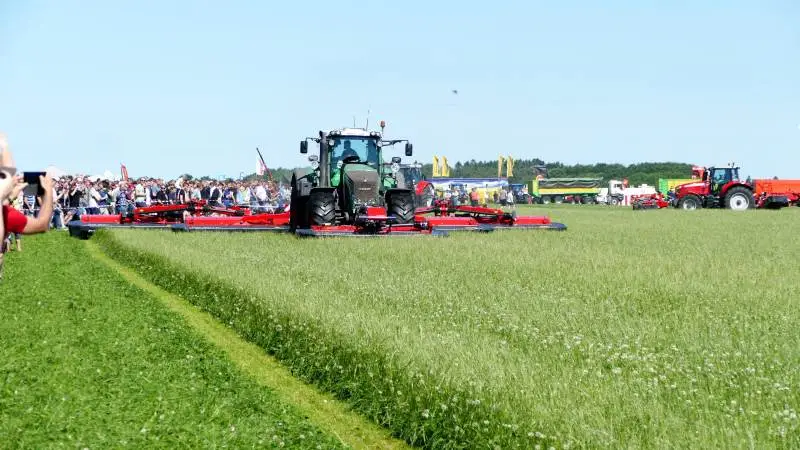 Denne SIP-skårlægger med 14,5 meters arbejdsbredde var den bredeste skårlægger ved Græsland 2018 i Frederiks i går. Fotos: Bøje Østerlund