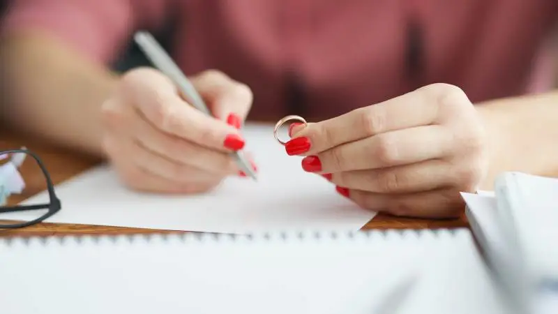 Den ene partner har i en skilsmisse ret til at blive kompenseret økonomisk af den anden, hvis han/hun på grund af hensyn til familielivet har sparet for lidt op til pension. Foto: Colourbox