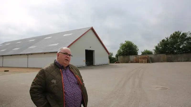 - Da jeg startede som afdelingsleder tilbage i 1981, var jeg ikke klar over, at jeg skulle være her så længe, siger Ernst Bank Olesen, som har været ved DLG Nr. Vium i 40 år.