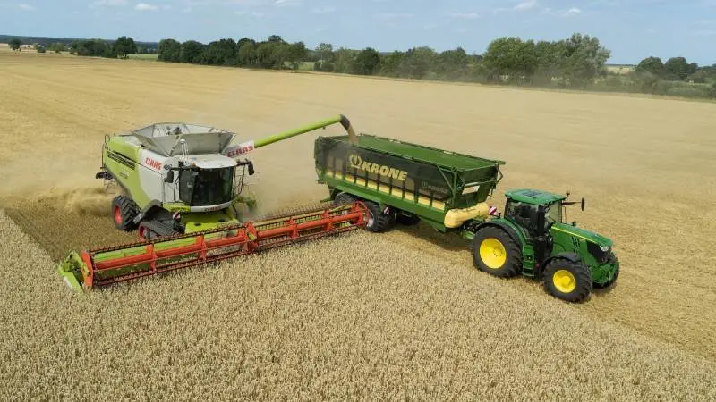 Yderligere to Krone aflæsservogne kommer på markedet i en henholdsvis 44 og 52 kubikmeter. GX440-vognen er toakslet, mens flagskibsmodellen GX 520 er treakslet.