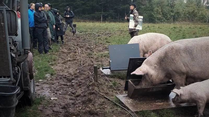 Samarbejdet mellem landbrug og skoler blev diskuteret, da Holstebro Struer Landboforening, Landbrug & Fødevarer, Holstebro Ungdomsskole og Hestbjerg Økologi havde inviteret til arrangementet »På med gummistøvlerne«.