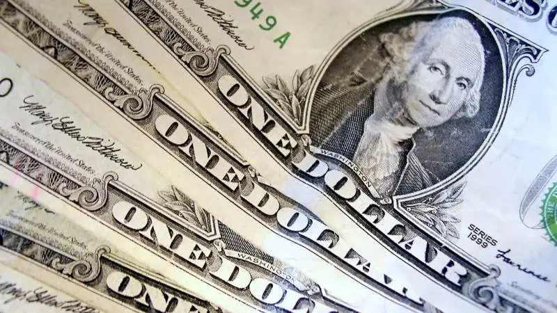 Den amerikanske dollar er gået godt op i kurs overfor danske kroner, og bryder netop nu med et vigtigt modstandsniveau i opadgående retning. Dermed er trenden vendt fra ned til op, og vi står samtidig med et kraftigt teknisk købssignal på dollar. Den stærke dollar overfor blandt andet euro og danske kroner forklarer hvorfor, afgrødepriser stryger i vejret modsat afgrødepriserne i USA.
