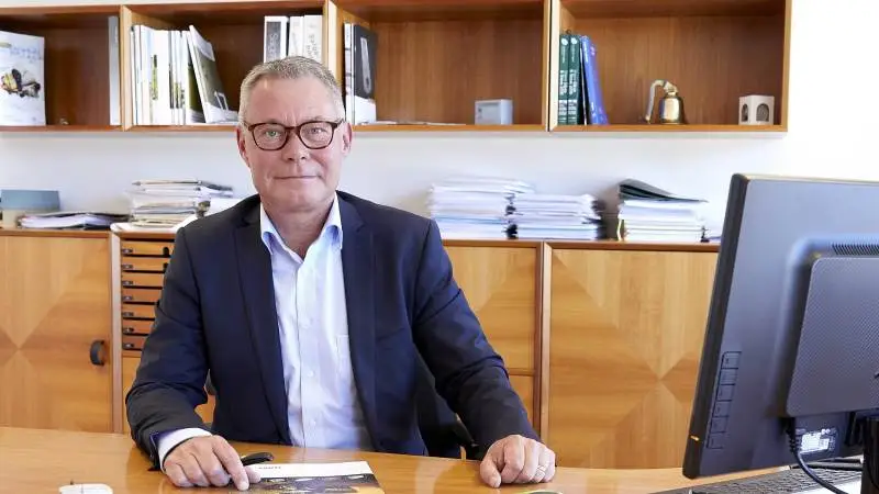 - Vi tilpasser vores tilgang til salg og service på Sjælland til den strukturudvikling, vi ser nu og i fremtiden i dansk landbrug, udtaler Michael Husfeldt, direktør i Danish Agro Machinery.