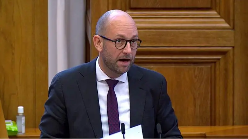 Fødevareminsiter Rasmus Prehn (S) var med, da Folketinget torsdag førstebehandlede den lov, der forbyder minkavl i 2022. Foto: Ft.dk