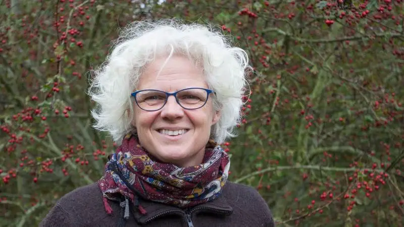 - Der er brug for, at vi gør noget, som primært er målrettet naturarealerne. Noget som virker, og som giver landmændene lyst til at arbejde med biodiversitet. Vi har ikke brug for noget, som slår landmændene oven i hovedet, og som begrænser deres dyrkning på deres gode landbrugsjorder, siger naturchef i Seges, Heidi Buur Holmbeck.
